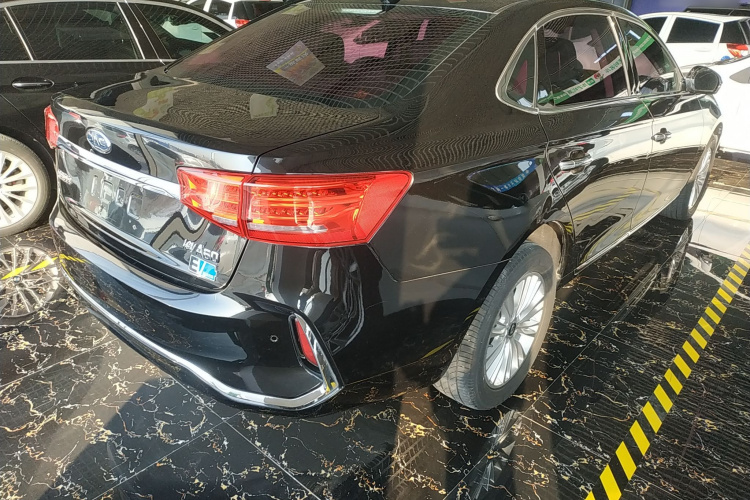 江汽集团 江淮iEVA60 2019款 旗舰型车身外观7