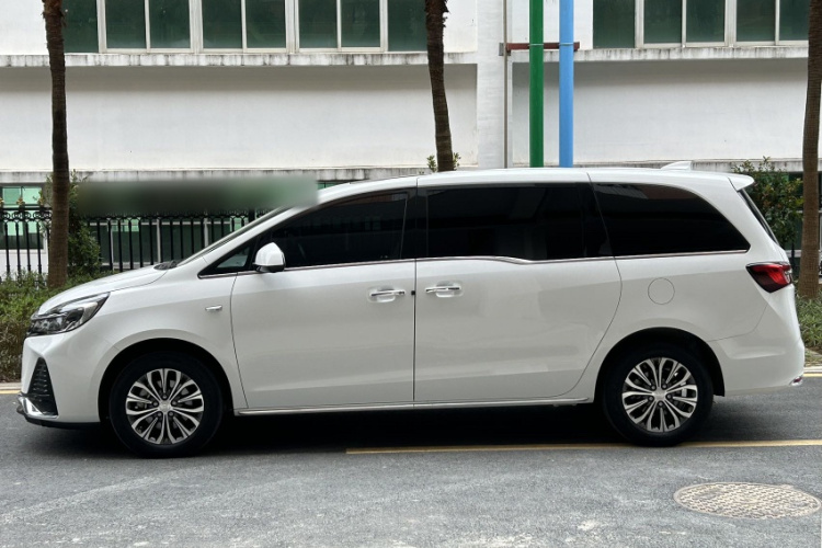 别克GL8 2023款 改款 陆上公务舱 豪华型车身外观6003