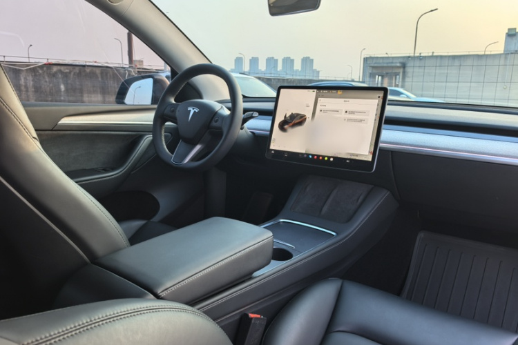 特斯拉 Model Y 2023款 后轮驱动版中控内饰7001