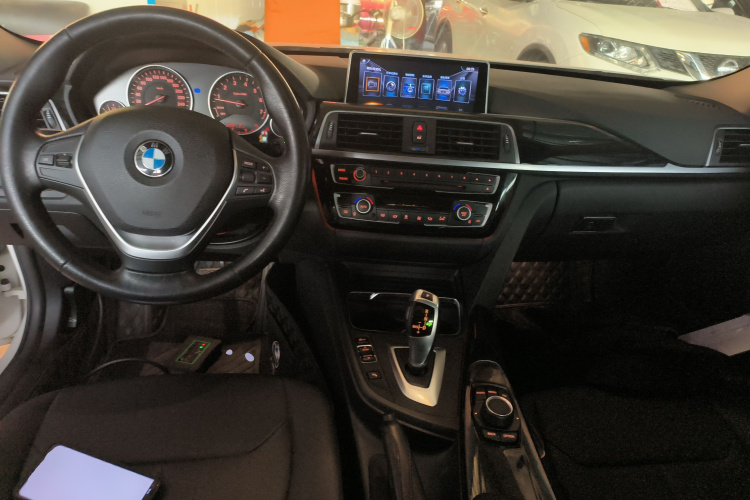 宝马3系 2017款 320Li 时尚型中控内饰7002