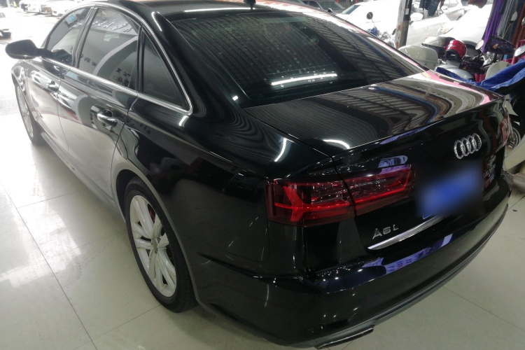 奥迪A6L 2018款 30周年年型 45 TFSI quattro 运动型车身外观4