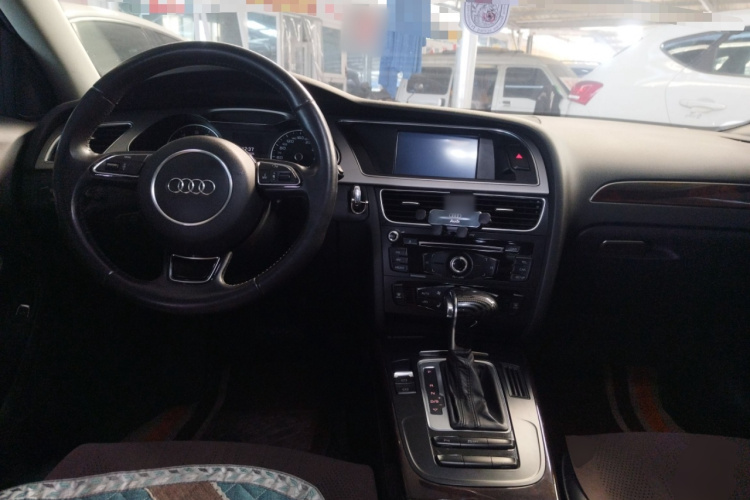 奥迪A4L 2013款 35 TFSI 自动标准型中控内饰12