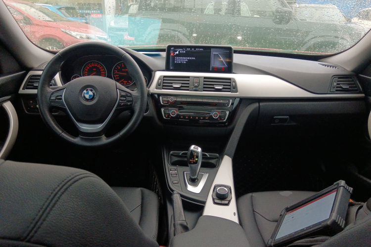 宝马3系GT 2017款 320i 时尚型中控内饰7002
