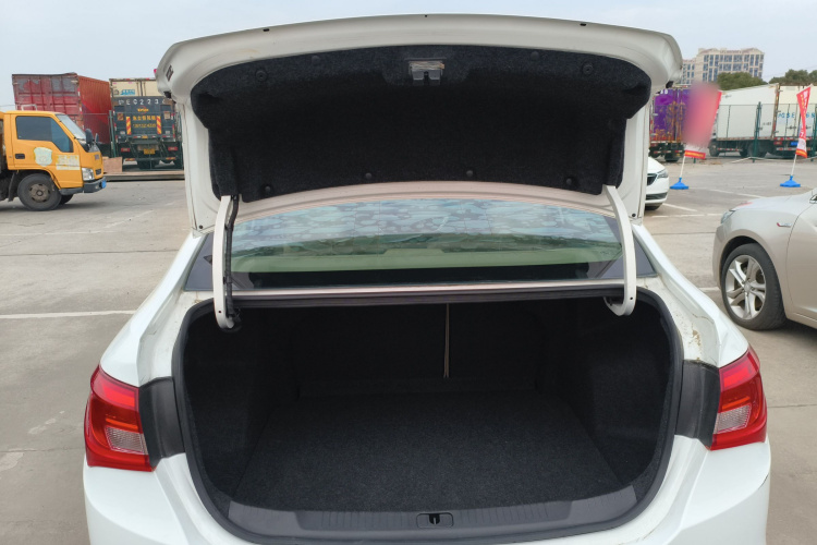 别克 英朗 2016款 15N 自动精英型机舱底盘23