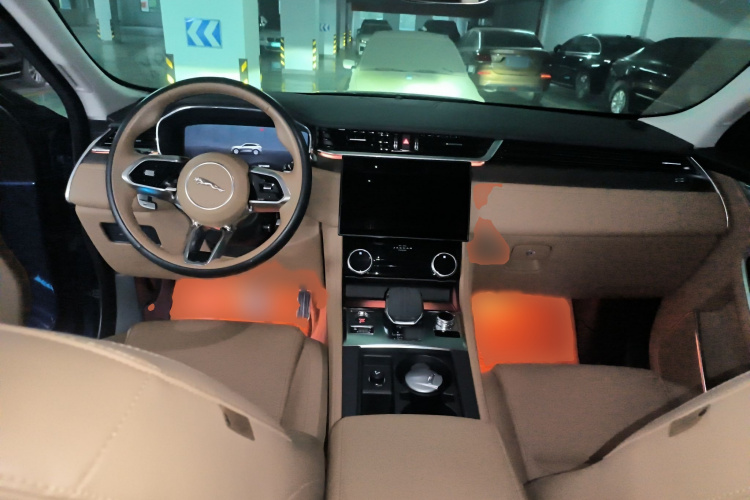 捷豹F-PACE 2023款 P250 HSE中控内饰7002