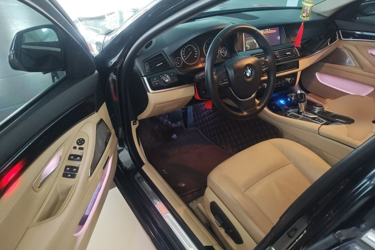 宝马5系 2014款 525Li 豪华设计套装中控内饰20