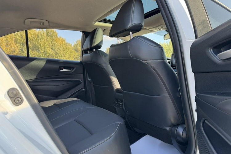 丰田 卡罗拉 2019款 1.2T S-CVT GL-i豪华版中控内饰7011