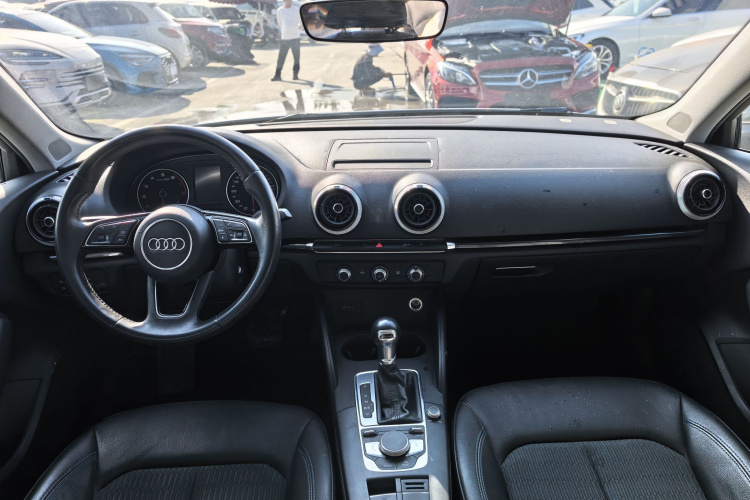 奥迪A3 2018款 30周年年型 Sportback 35 TFSI 时尚型中控内饰7006