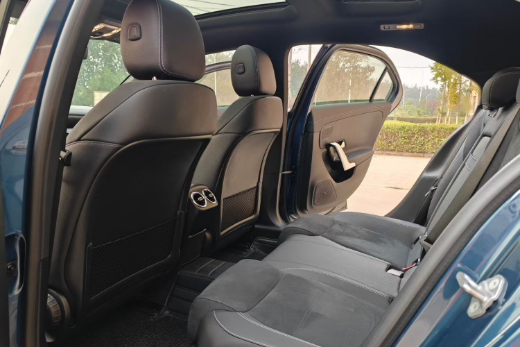 奔驰A级 2019款 A 180 L 运动轿车中控内饰7002