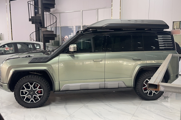 仰望U8 2024款 越野玩家版车身外观6005