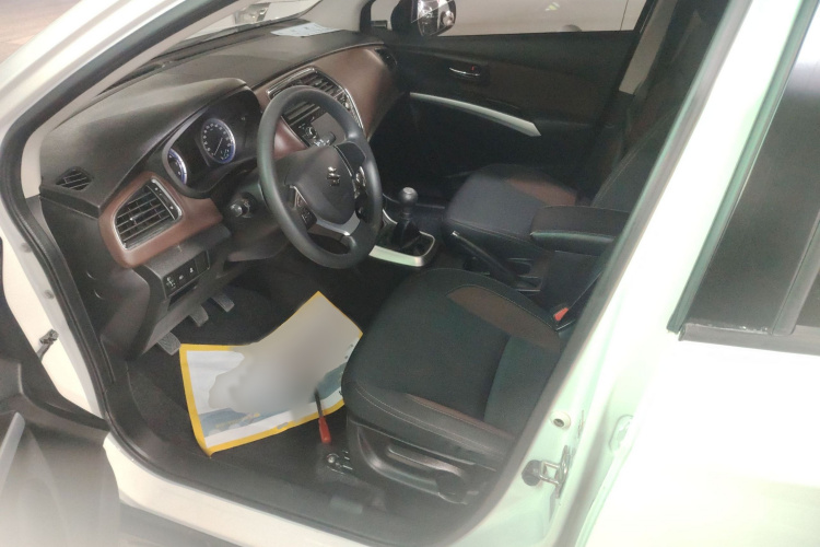 铃木 骁途 2017款 1.6L 手动两驱都市时尚型局部细节19