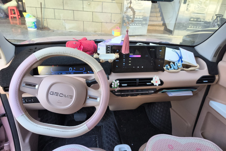 吉利银河 2023款 熊猫mini 200km 耐力熊中控内饰12