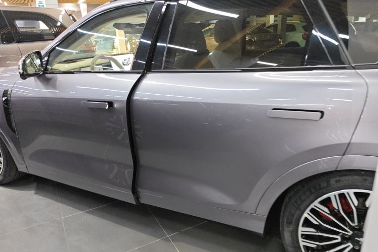 岚图汽车 岚图FREE 2025款 FREE+ 四驱乾崑版车身外观4