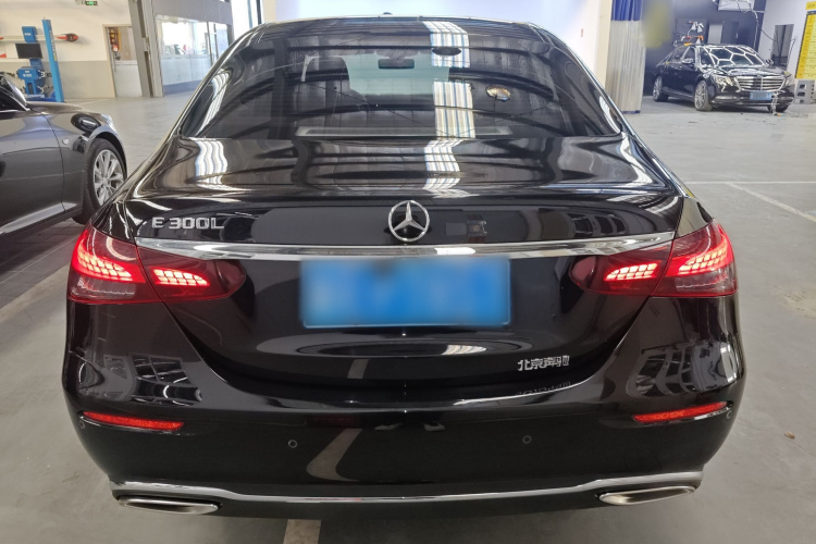 奔驰E级 2021款 改款 E 300 L 时尚型车身外观6