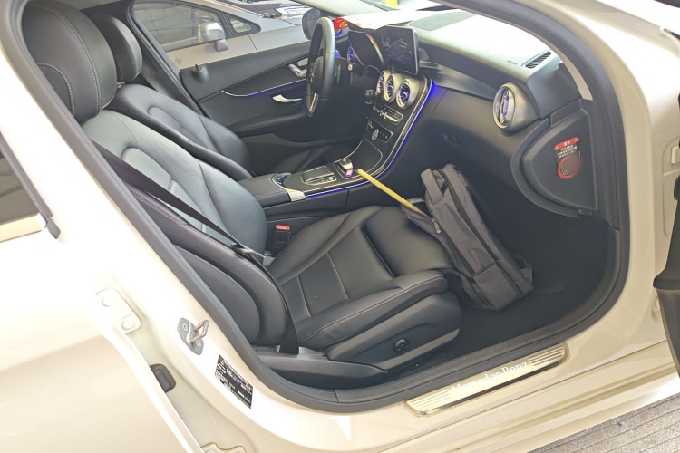 奔驰C级(进口) 2020款 改款 C 260 旅行轿车局部细节41