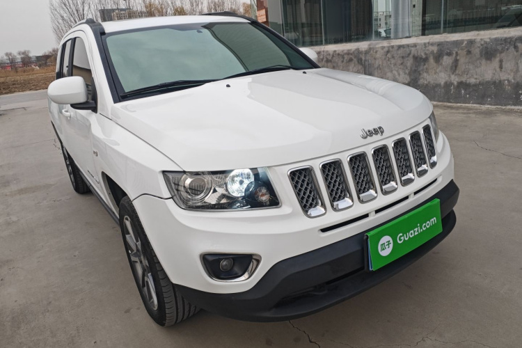 Jeep 指南者(进口) 2014款 改款 2.4L 四驱豪华导航版车身外观3