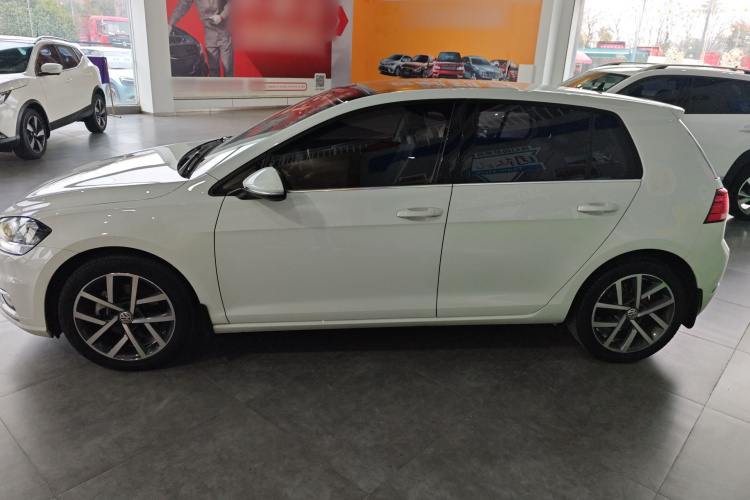 大众 高尔夫 2020款 挚爱版 200TSI DSG舒适型进取版车身外观4