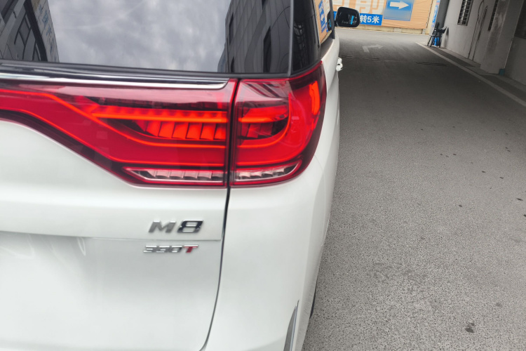 广汽传祺 传祺M8 2024款 领秀系列 390T 尊享版车身外观9