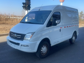 上汽大通MAXUS 新途V80 2021款 2.0T 手动经典城配王短轴超低顶3座