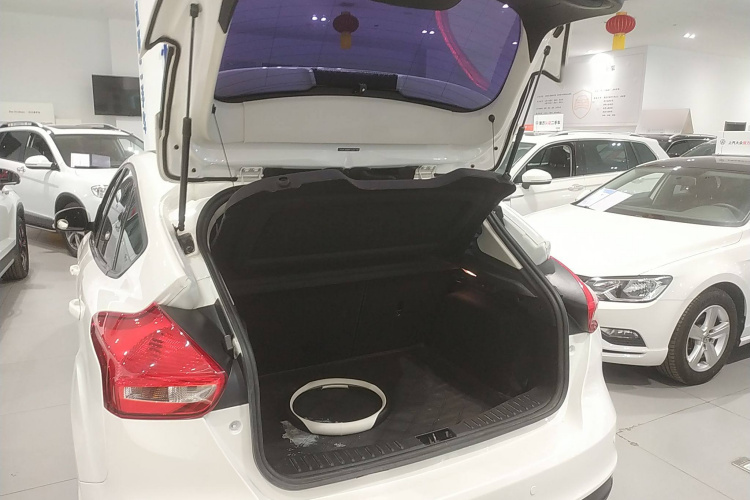 福特 福克斯 2015款 两厢 1.6L 自动舒适型局部细节23