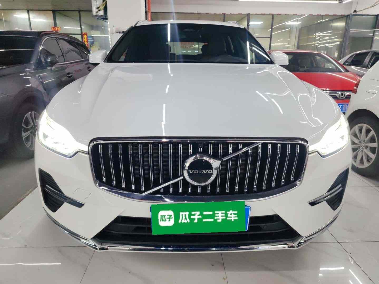 沃尔沃XC60 2025款 B5 四驱智逸豪华版(1)
