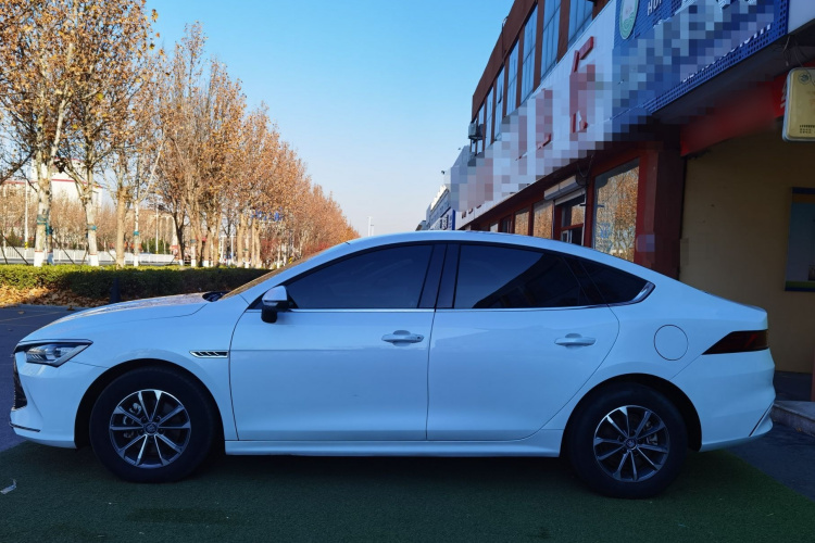 比亚迪 秦PLUS 2024款 荣耀版 DM-i 55KM领先型车身外观6002