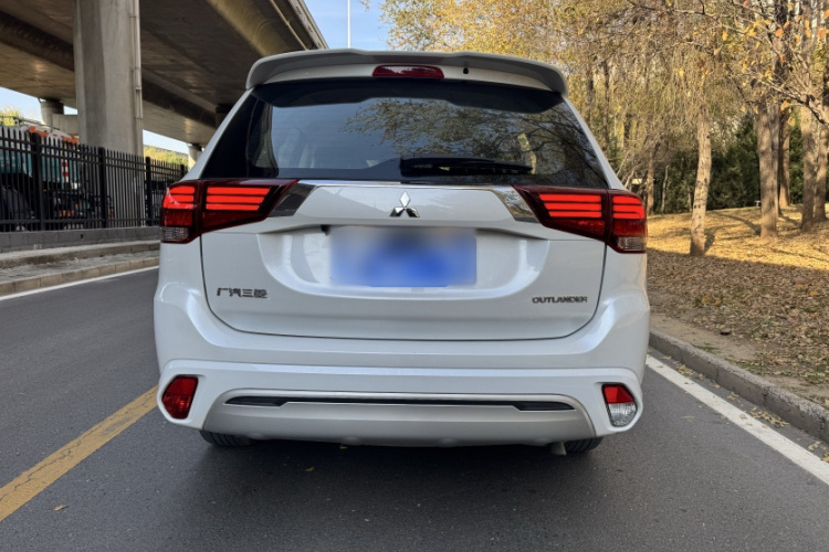 三菱 欧蓝德 2021款 2.0L 两驱畅行版 5座车身外观6005