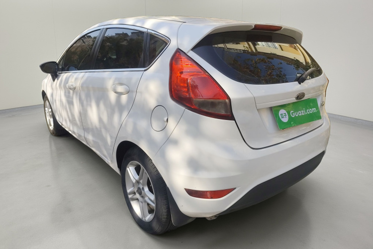 福特 嘉年华 2013款 两厢 1.5L 手动风尚型车身外观5