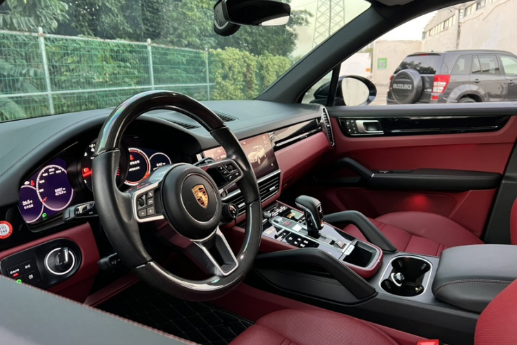 保时捷 2022款 Cayenne 3.0T 铂金版中控内饰7005