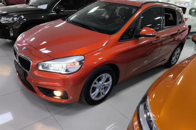 宝马2系旅行车 2016款 218i 领先型车身外观4