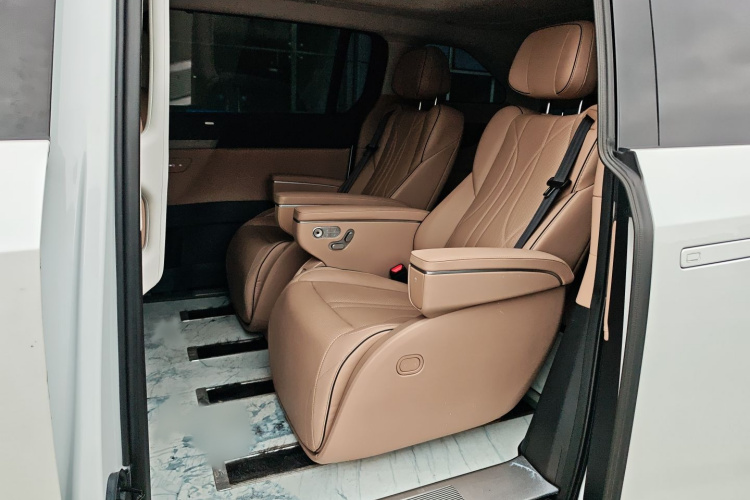 小鹏X9 2024款 702超长续航Max中控内饰7004