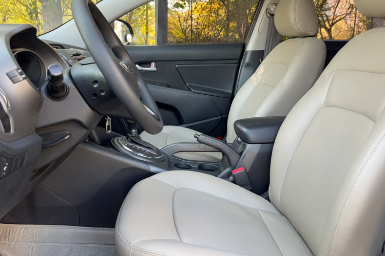 起亚 智跑 2015款 2.0L 自动两驱版GL中控内饰7002