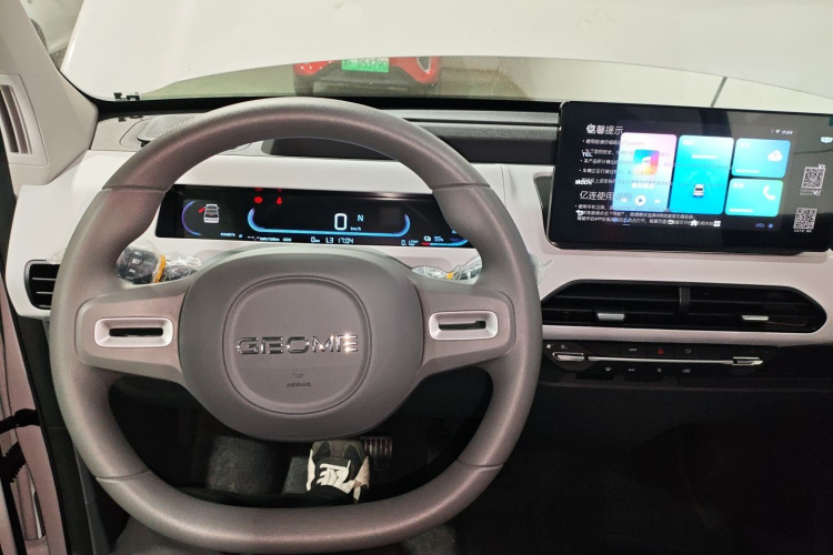 吉利银河 2024款 熊猫mini 200km 耐力熊中控内饰12