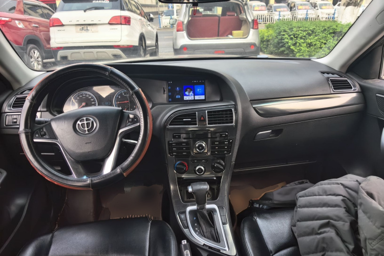 中华V5 2012款 1.5T 自动两驱运动型中控内饰12