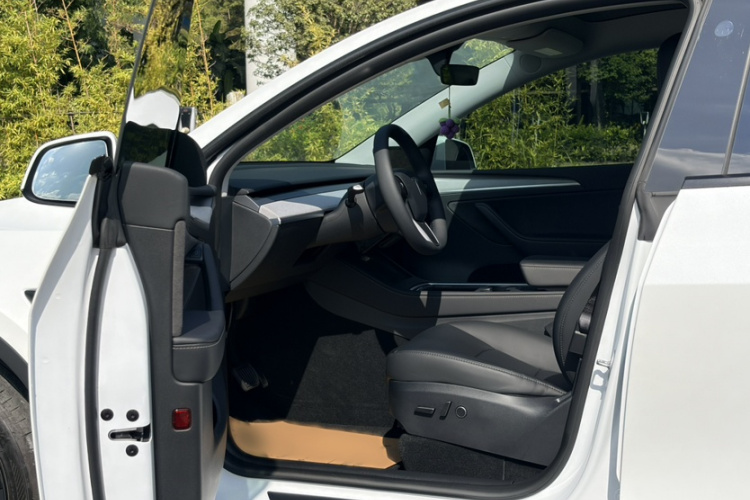 特斯拉 Model Y 2024款 后轮驱动版中控内饰7006