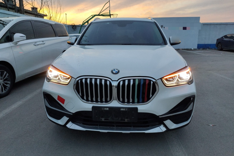 宝马X1 2020款 xDrive25Li 尊享型车身外观2
