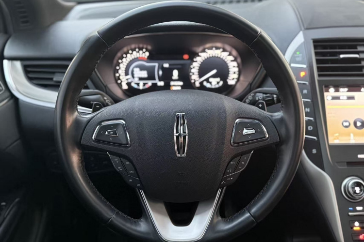 林肯MKC 2017款 2.0T 两驱尊享版中控内饰7001