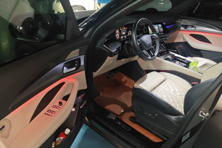 奥迪Q6 2023款 50 TFSI quattro 凌云版 edition one中控内饰7003