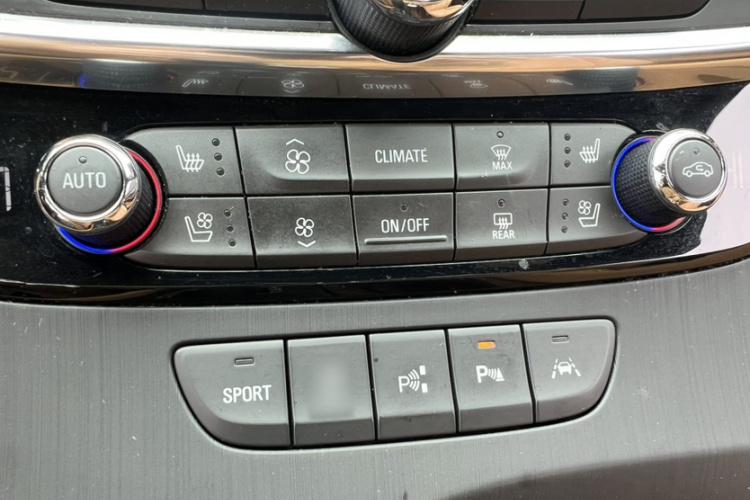 别克 君越 2018款 28T 豪华型中控内饰7010