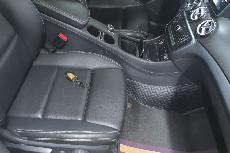 奔驰GLA 2019款 GLA 200 时尚型局部细节41