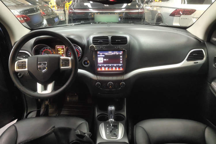 道奇 酷威 2013款 2.4L 两驱尊尚版中控内饰12