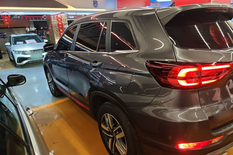 长安CS75 2023款 畅享版 1.5T DCT豪华版车身外观4