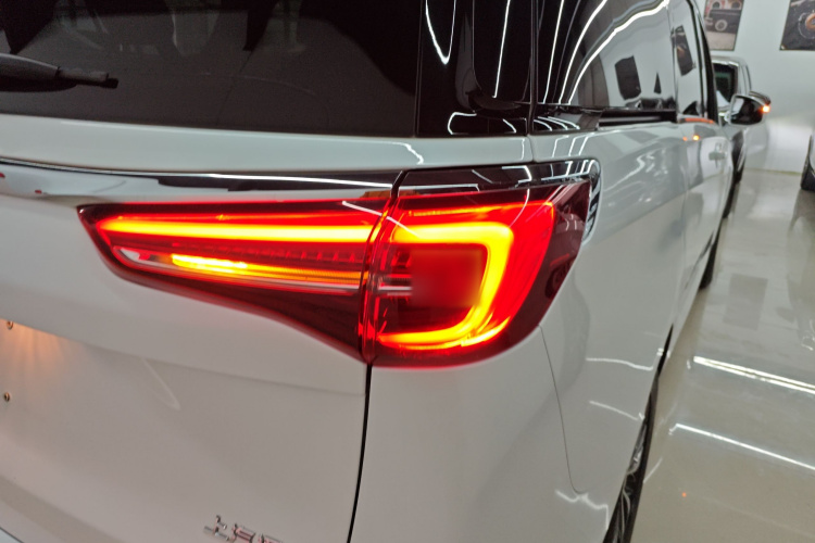 别克GL8 2020款 ES陆尊 653T 尊享型车身外观9