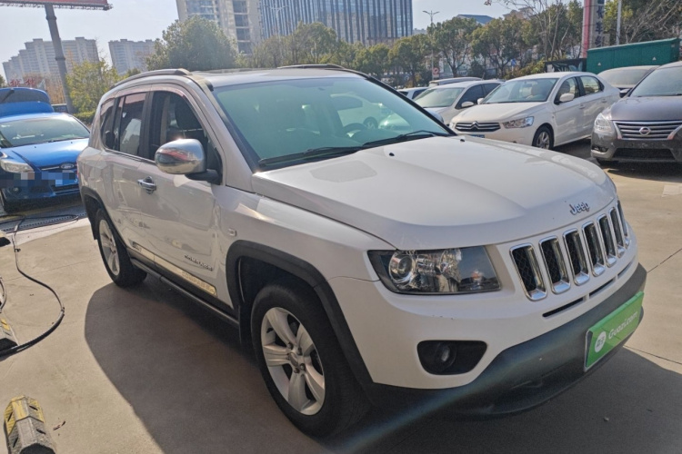 Jeep 指南者(进口) 2015款 2.0L 两驱运动版车身外观3