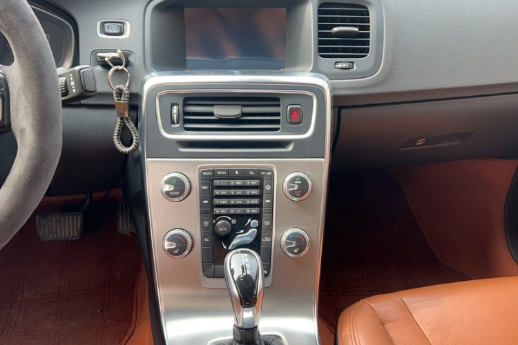 沃尔沃S60 2015款 S60L 2.0T 智远版中控内饰7005