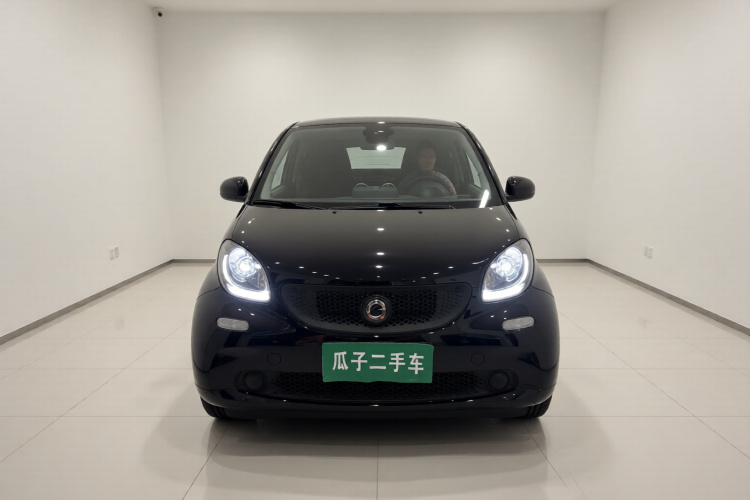 smart fortwo 2015款 1.0L 52千瓦硬顶灵动版车身外观2