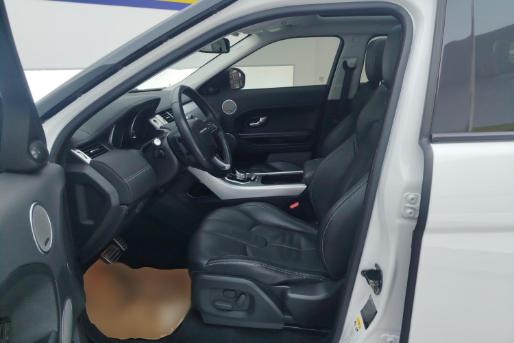 路虎 揽胜极光(进口) 2014款 2.0T 5门耀动版中控内饰19