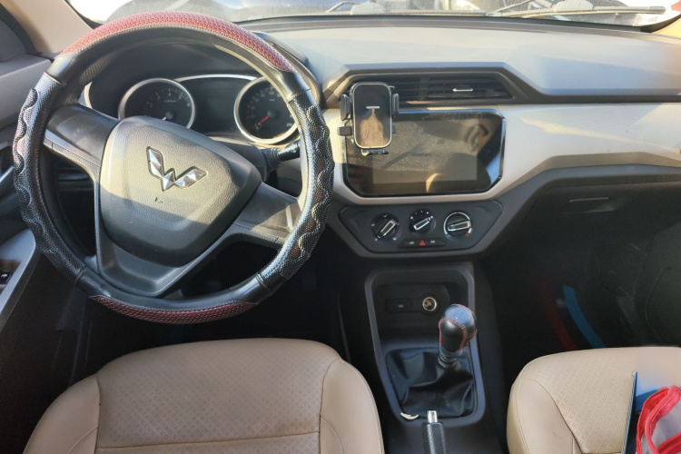 五菱汽车 五菱宏光 2019款 1.5L S舒适型国VI LAR中控内饰7002