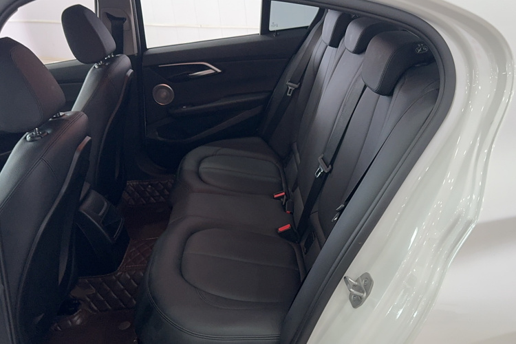 宝马1系 2021款 改款 120i M运动版中控内饰7001