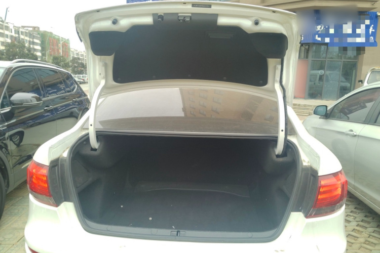 观致3 2018款 三厢 1.6L 自动领先型机舱底盘23